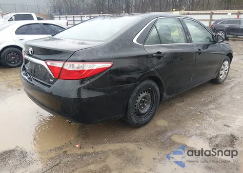 2015 Toyota Camry Le z USA, uszkodzony, nr VIN 4T1BF1FK3FU909756